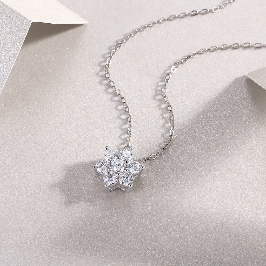 Snowflakes Fluttering - A Fashionable And Luxurious Diamond Jewelry Pendant Set With Moissanite