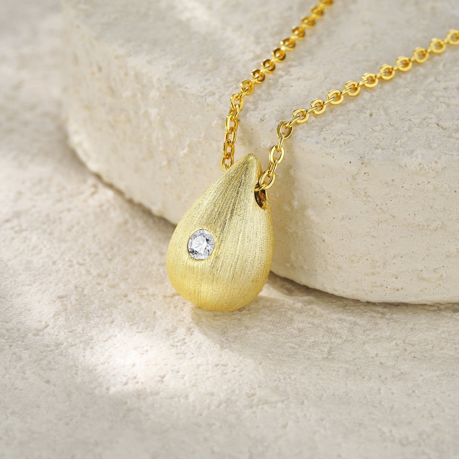 Dreamy Water Drop - A Trendy Diamond Jewelry Necklace Pendant Set