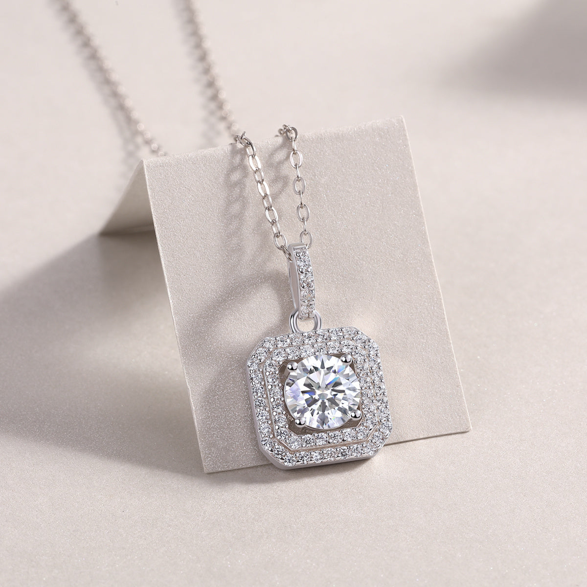 Sugar Diamond - A Fashionable And Luxurious Diamond Pendant
