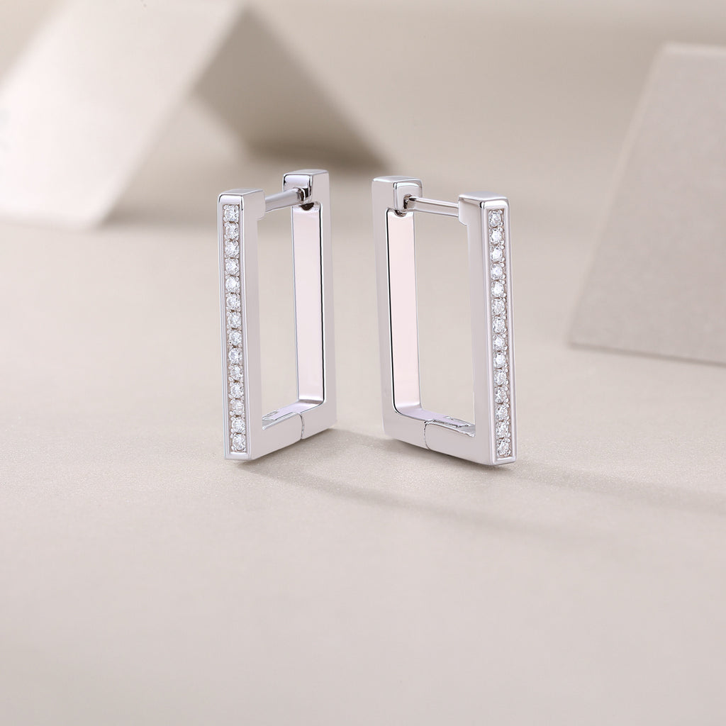 Fashionable And Luxurious Diamond Earrings