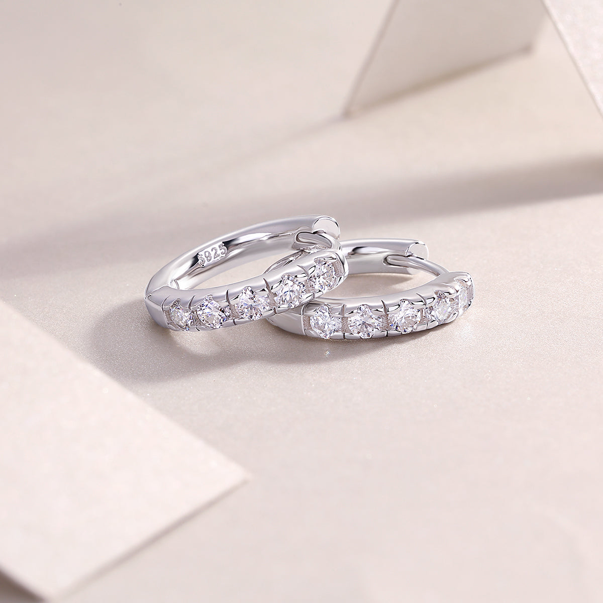 Fashionable And Luxurious Moissanite S925 plated Stud Earrings
