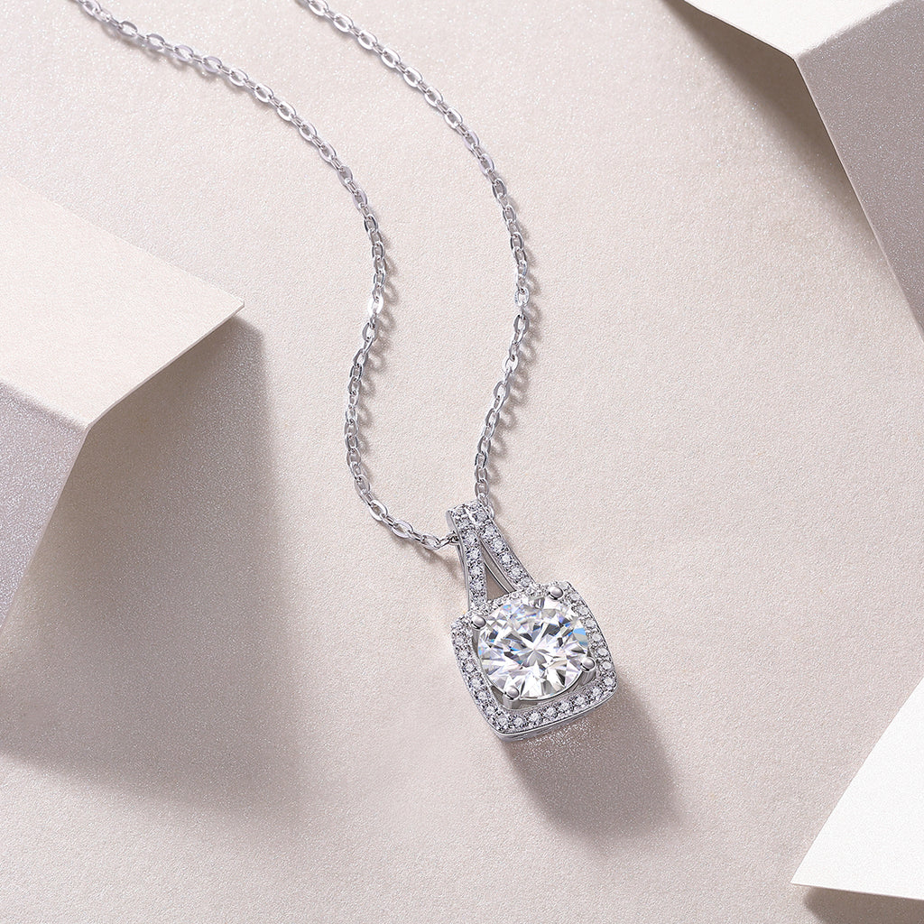 Small Square Diamond - A Fashionable And Luxurious Diamond Jewelry Piece Set With 2-carat Moissanite S925 Sterling Silver And Platinum-plated Pendant