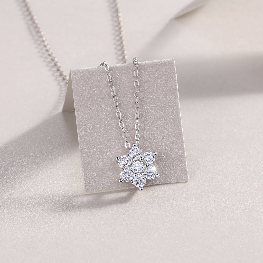 Snowflakes Fluttering - A Fashionable And Luxurious Diamond Jewelry Pendant Set With Moissanite