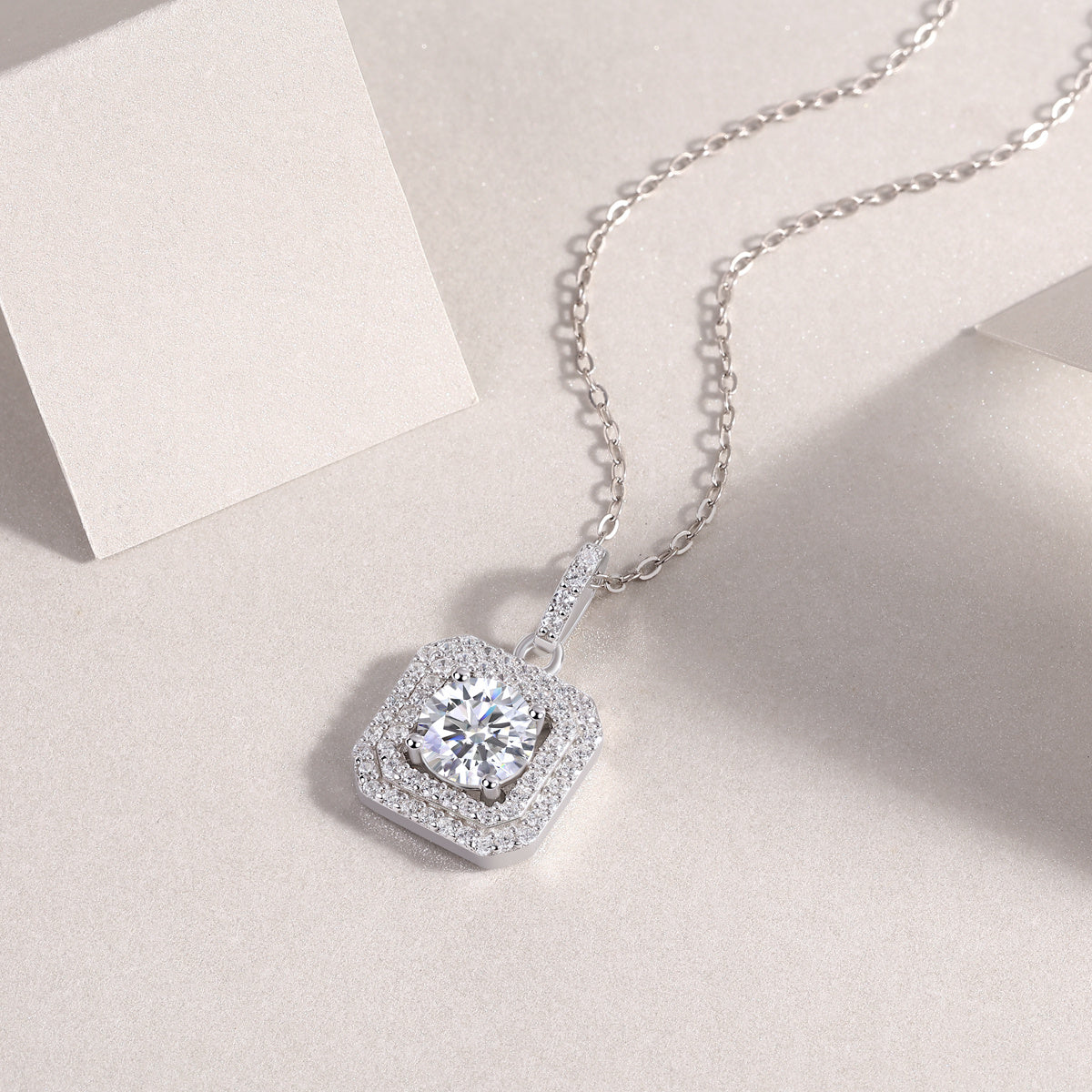 Sugar Diamond - A Fashionable And Luxurious Diamond Pendant