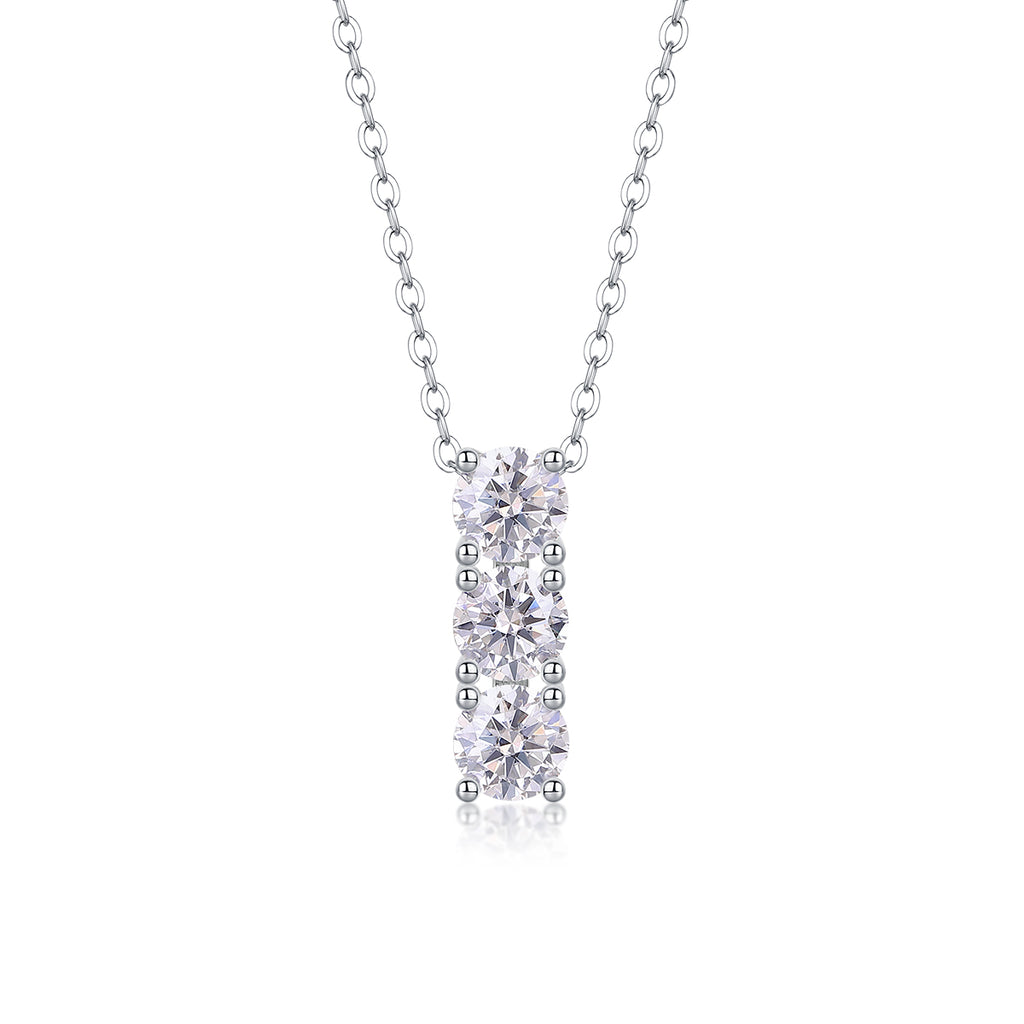 Round - A Fashionable And Luxurious Diamond Jewelry Pendant Set