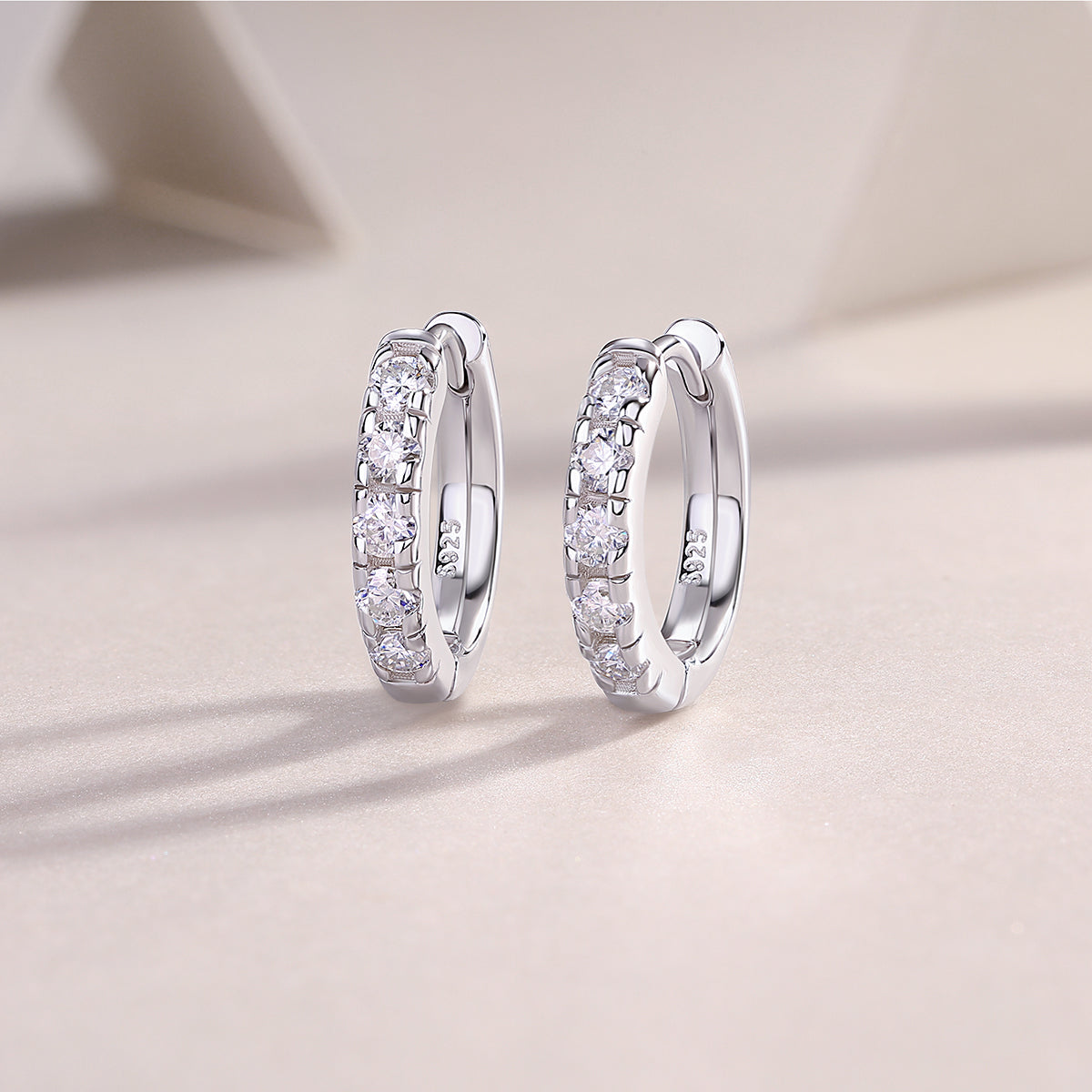 Fashionable And Luxurious Moissanite S925 plated Stud Earrings